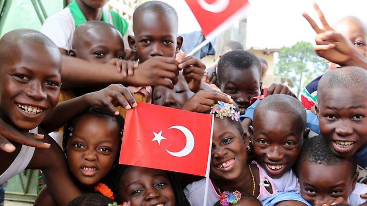 Financial Times: Türkiye Afrika'da Batı'ya göre üstün...