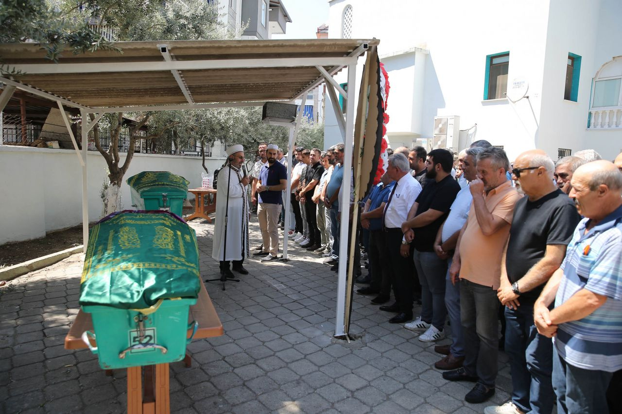 İzmir'de babaları tarafından öldürülen 3 çocuk toprağa verildi! Annenin feryadı yürek yaktı