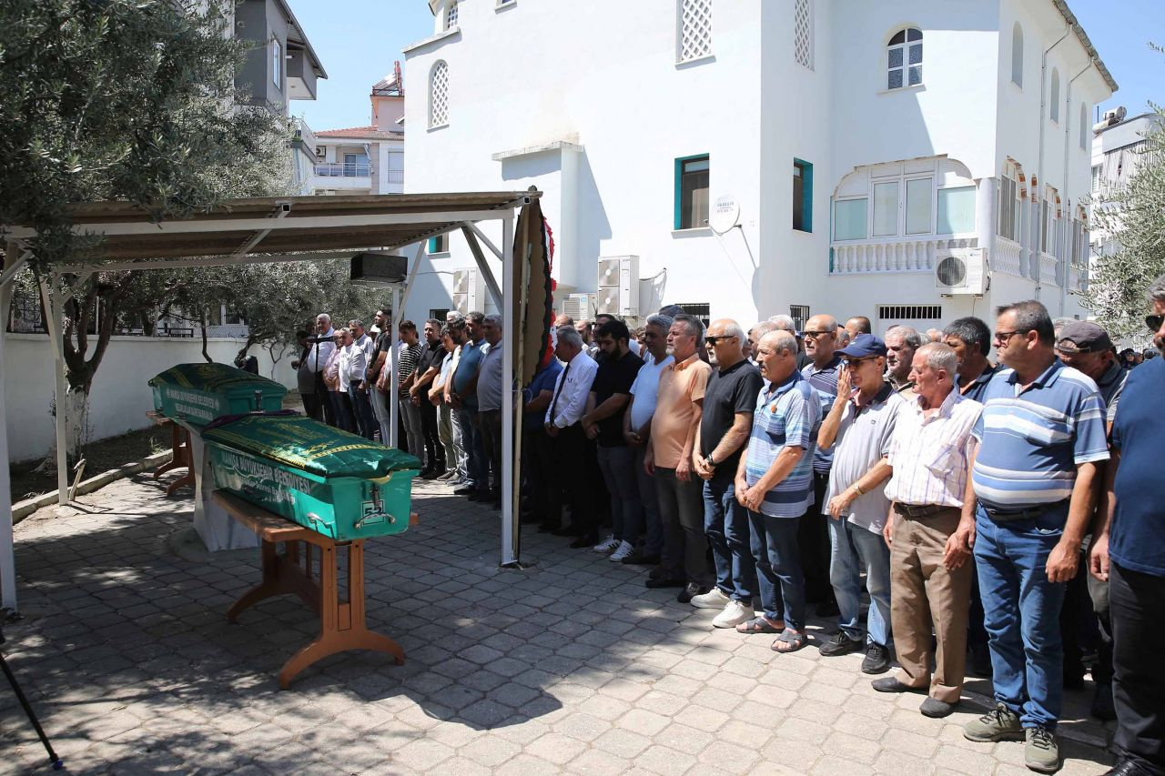 İzmir'de babaları tarafından öldürülen 3 çocuk toprağa verildi! Annenin feryadı yürek yaktı