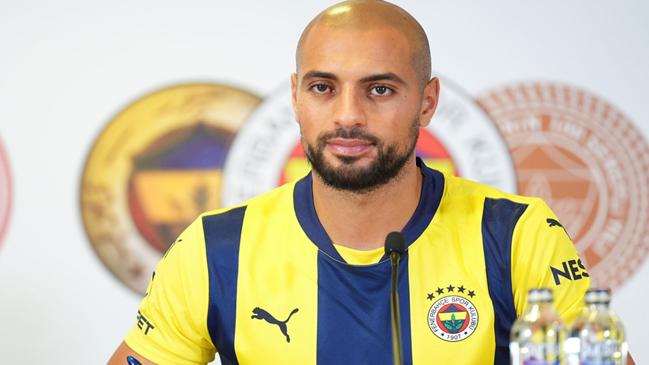 Fenerbahçe kiralık olarak kadrosuna kattığı Sofyan Amrabat için imza töreni düzenledi