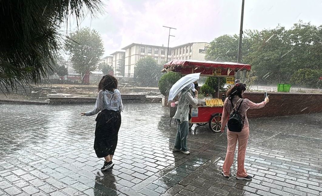 İstanbul ve 21 il için kritik uyarı: Kuvvetli sağanak bekleniyor! AKOM ve AFAD'dan peş peşe açıklama