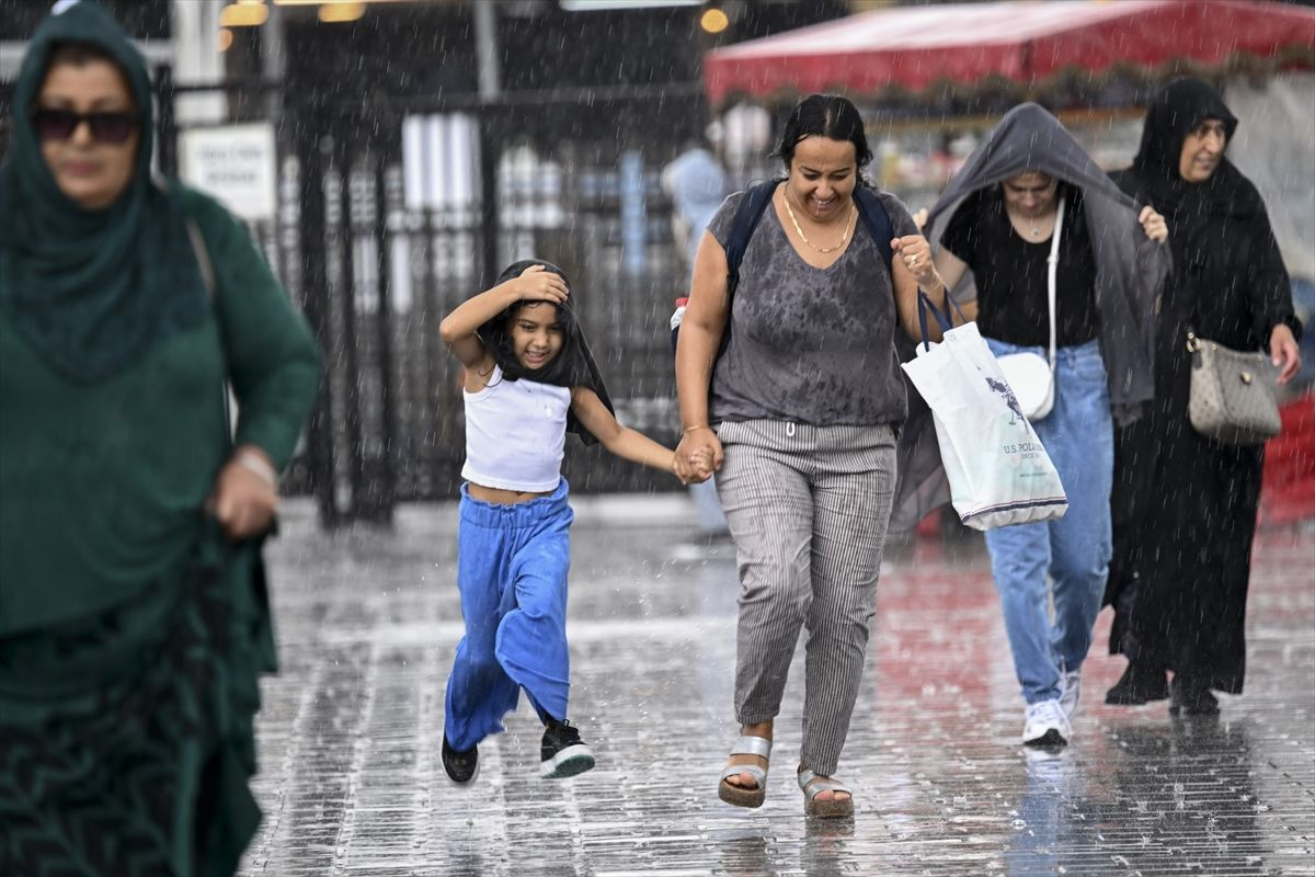 İstanbul ve 21 il için kritik uyarı: Kuvvetli sağanak bekleniyor! AKOM ve AFAD'dan peş peşe açıklama