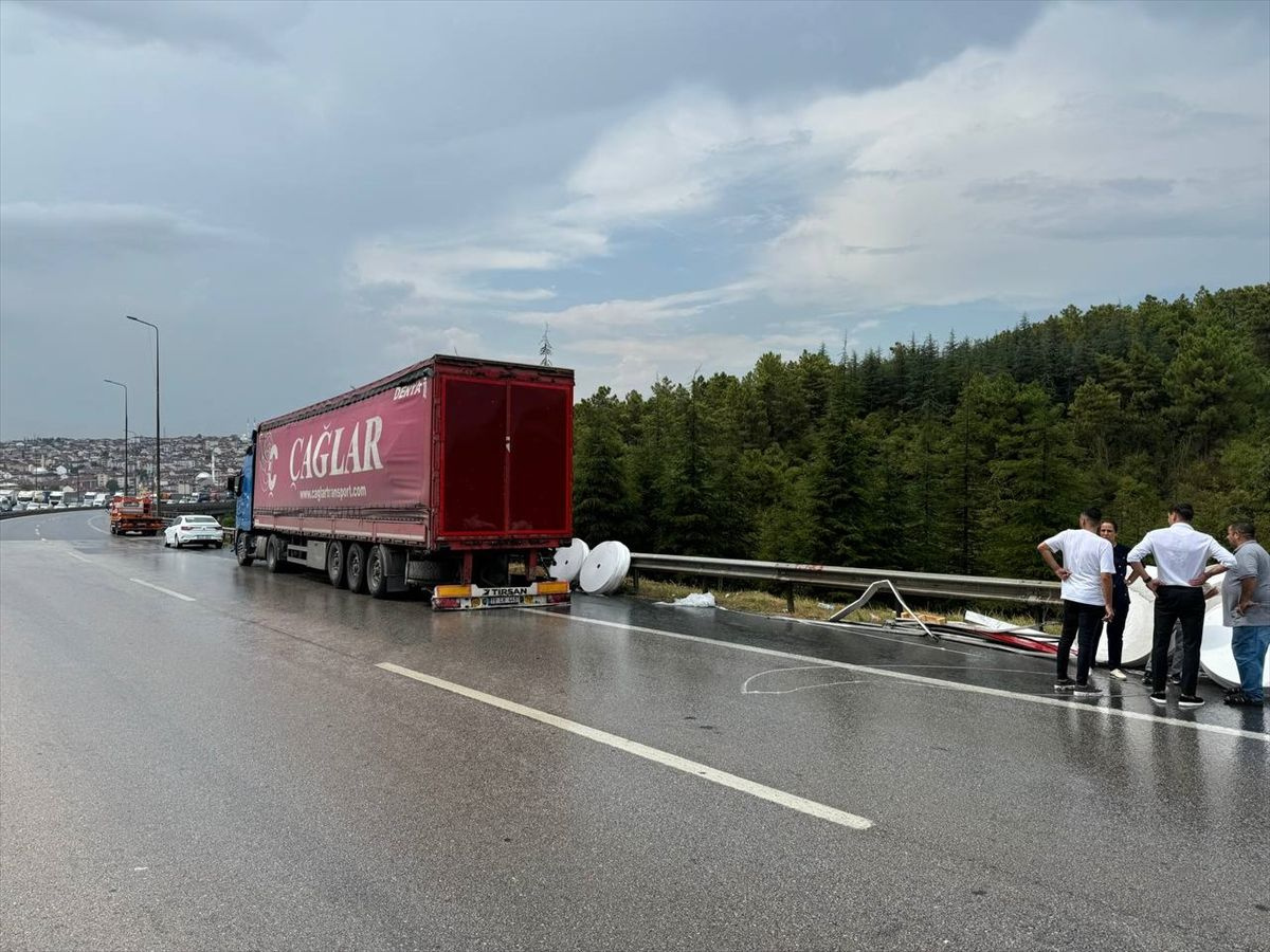 Anadolu Otoyolu'nda zincirleme kaza! Yol ulaşıma kapandı, 3 tanker 2 tır 1 otomobil...