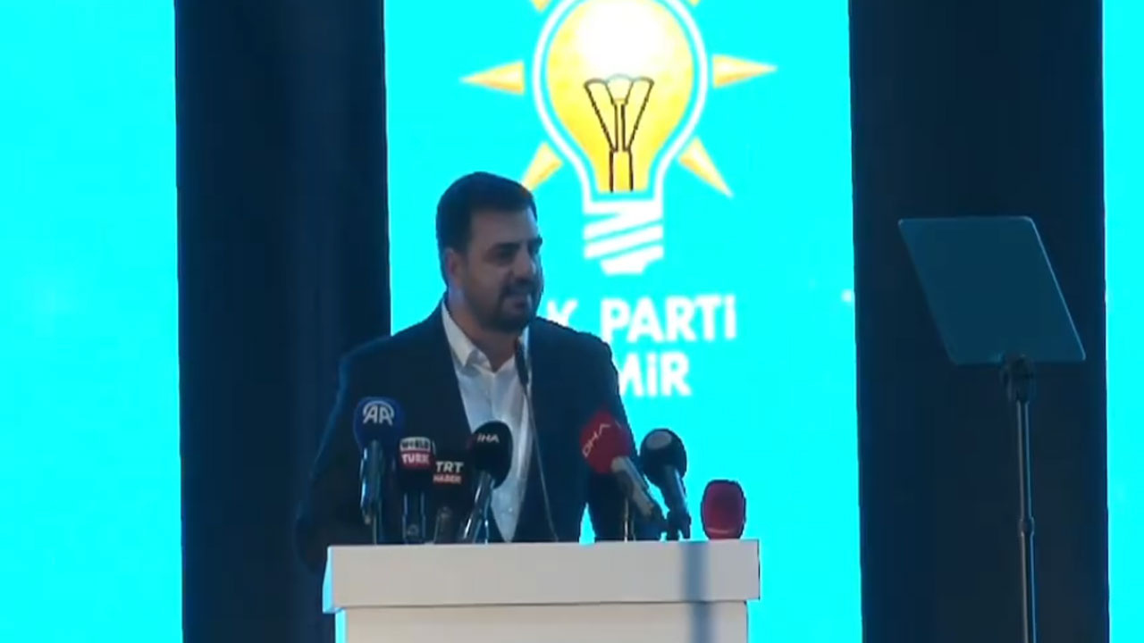 AK Parti Gençlik Kolları Başkanı'ndan Özgür Özel'e tepki: Öyle saçları boyatıp gözlüğü çıkartmakla olmuyor bu işler...