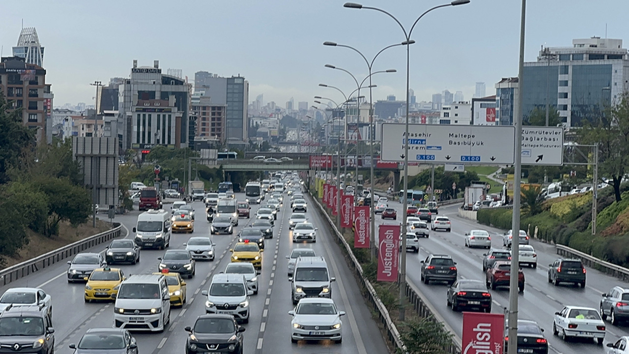 İstanbul trafiğinde okullarda uyum haftası ve haftanın ilk iş günü yoğunluğu