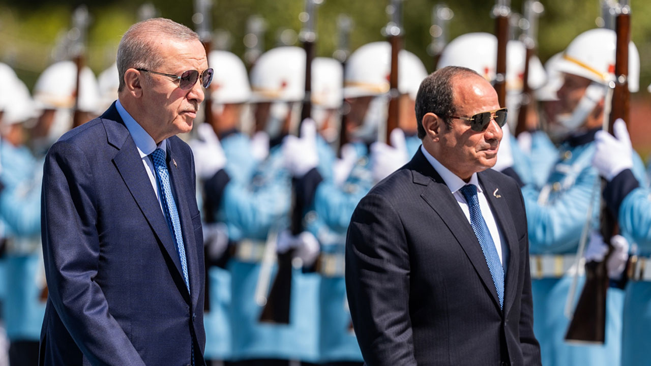 Cumhurbaşkanı Erdoğan, Mısır Cumhurbaşkanı es-Sisi'yi resmi törenle karşıladı