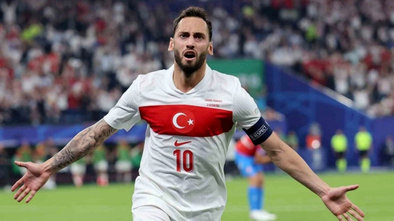 Hakan Çalhanoğlu Ballon d'Or'a aday gösterildi