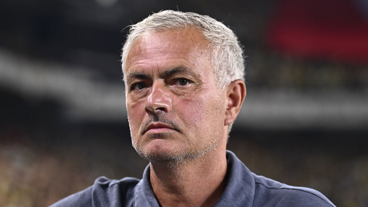 Jose Mourinho'nun çiçek satan çocuğa cevabı sosyal medyayı salladı