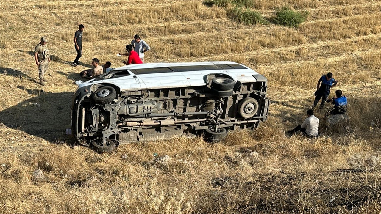 Şırnak'ta işçi taşıyan minibüs şarampole yuvarlandı