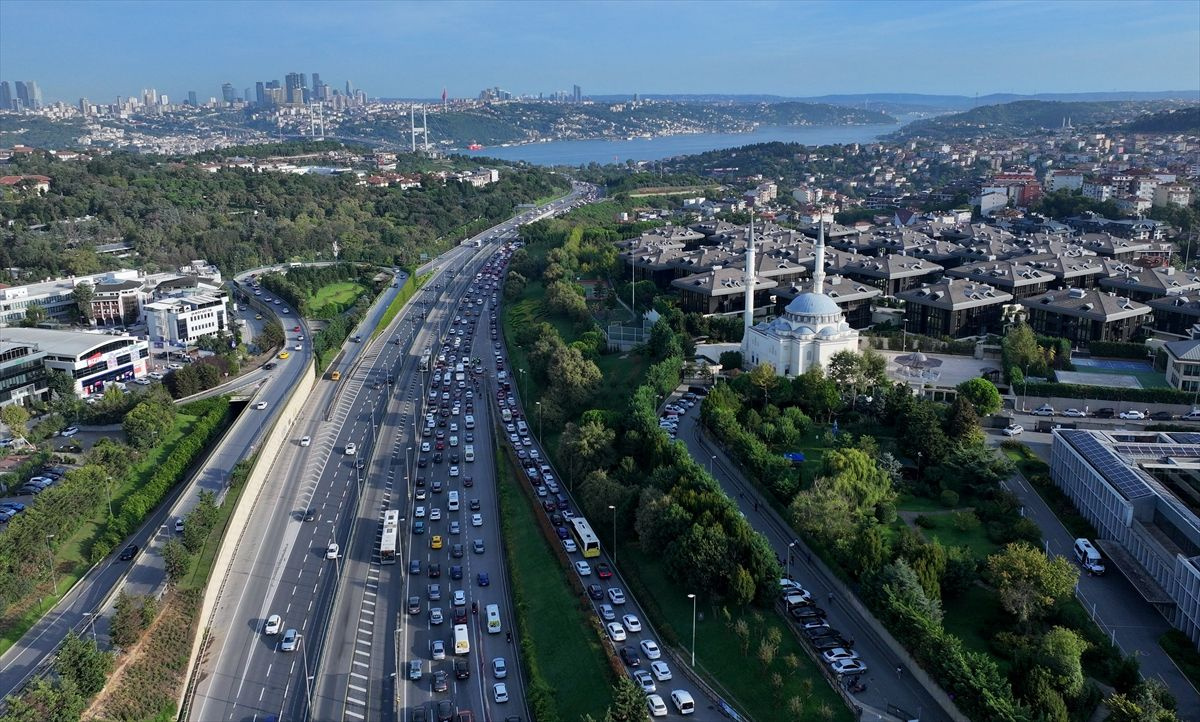 İstanbul'da trafik durma noktasına geldi!