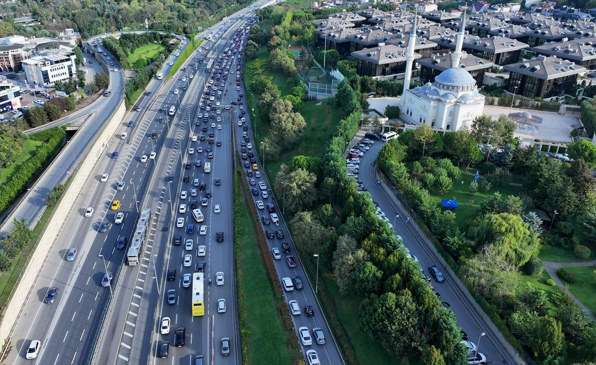 İstanbul'da trafik durma noktasına geldi!