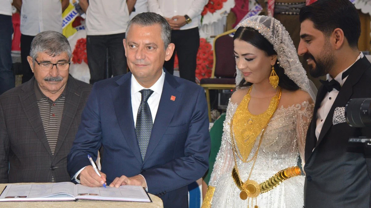 CHP Lideri Özel, nikah şahidi oldu