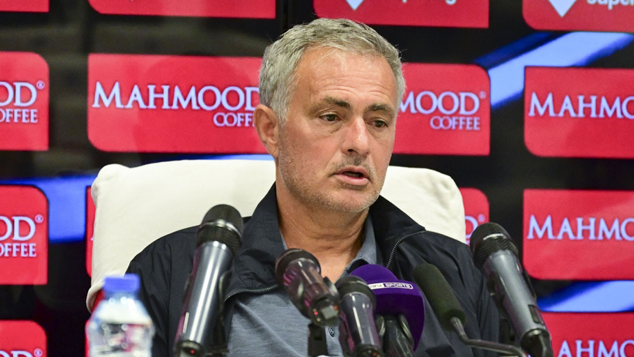 Mourinho'dan Okan Buruk'a gönderme: Bu hakemle yakın arkadaş olduğunu bilmiyordum