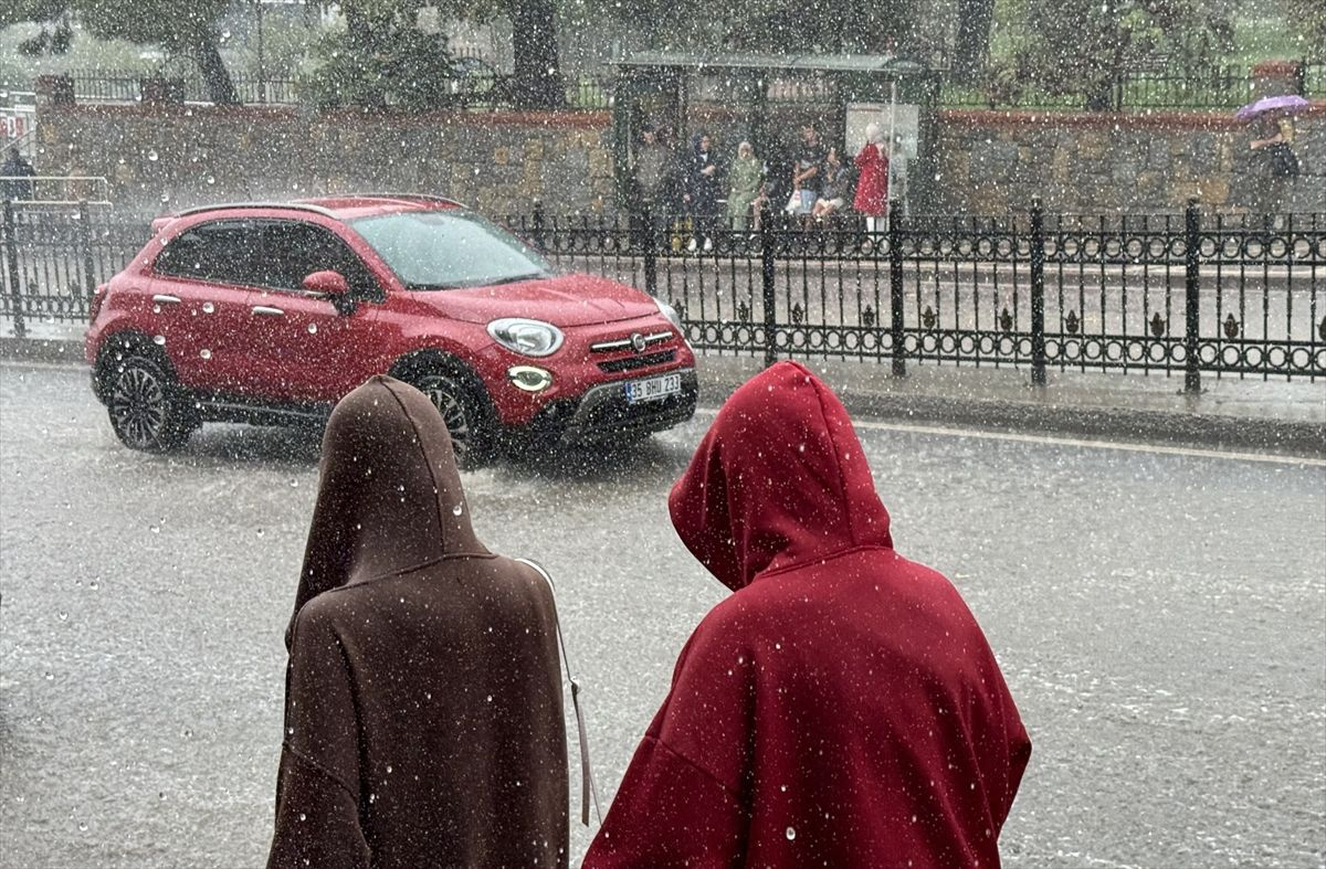 Meteoroloji sağanak yağış beklenen şehirleri açıkladı! Hafta sonu planı olanlar dikkat