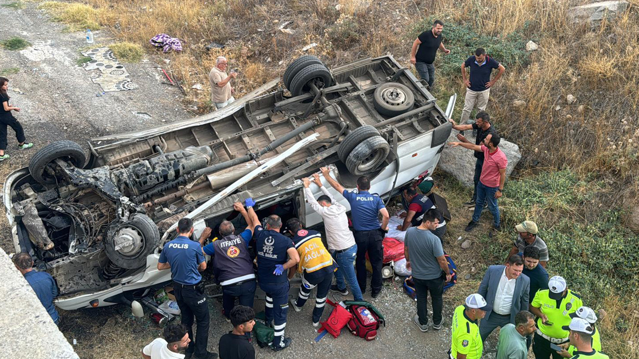 Sivas'ta devrilen minibüsteki 14 tarım işçisi yaralandı