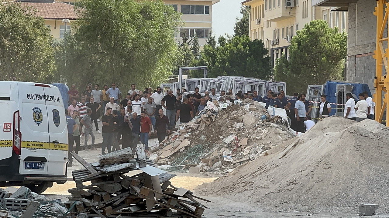 Adana'da feci kaza! Kule vinçten inşaat malzemeleri düştü, 2 işçi öldü