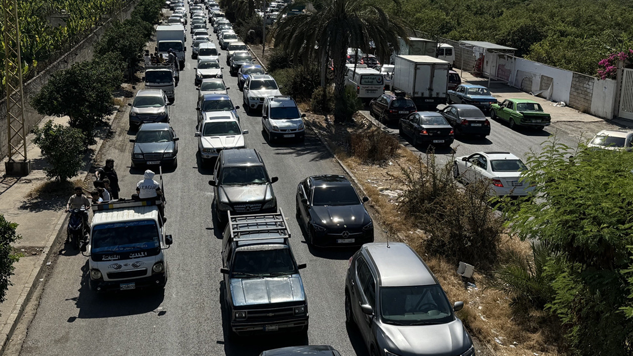 İsrail Lübnan'a hava saldırılarını yoğunlaştırdı! 182 kişi hayatını kaybetti, halk bölgeden kaçıyor