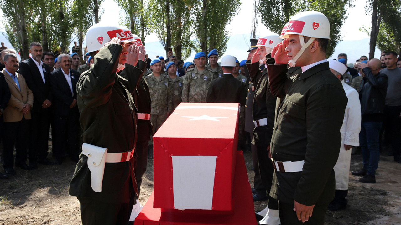 Şehit Piyade Sözleşmeli Er Abakay, memleketi Muş'ta son yolculuğuna uğurlandı