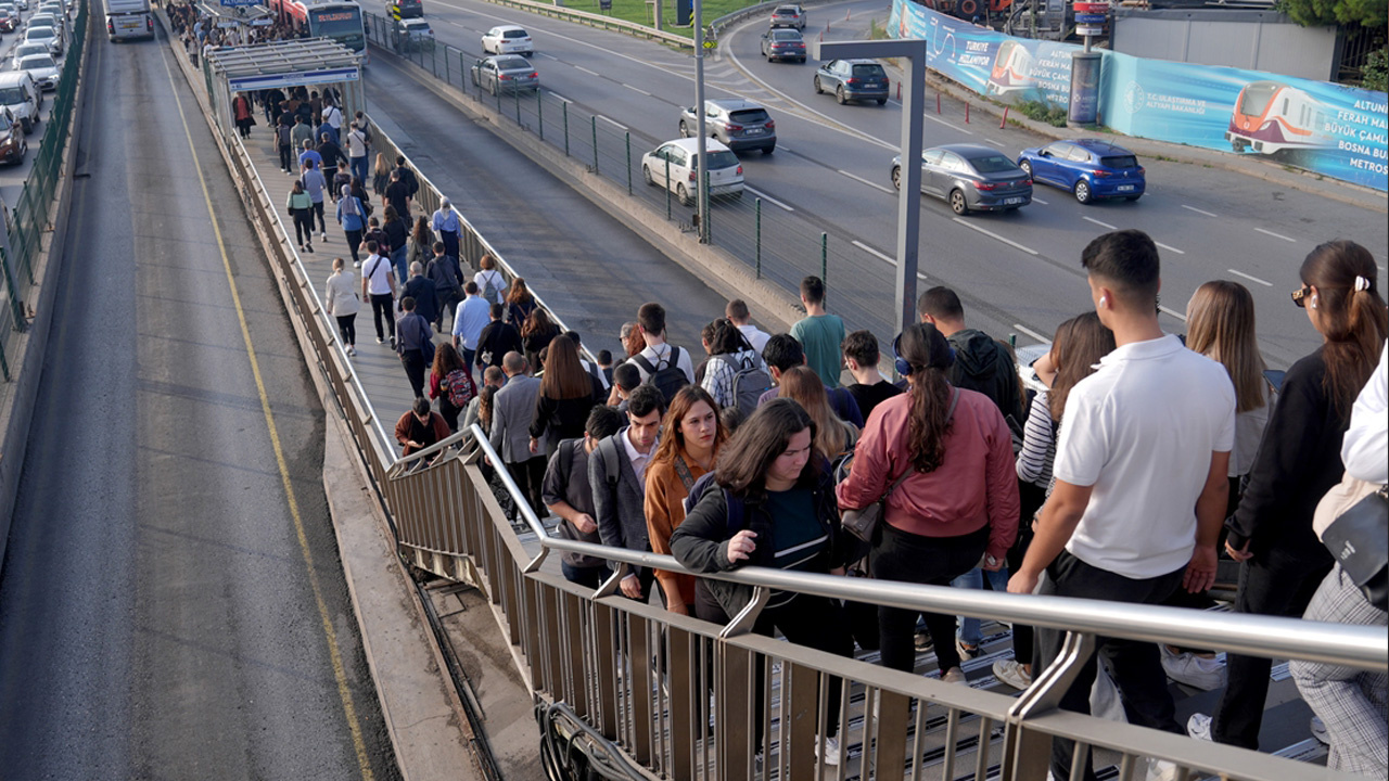 İstanbul'da sabah saatlerinde trafik yoğunluğu yaşanıyor