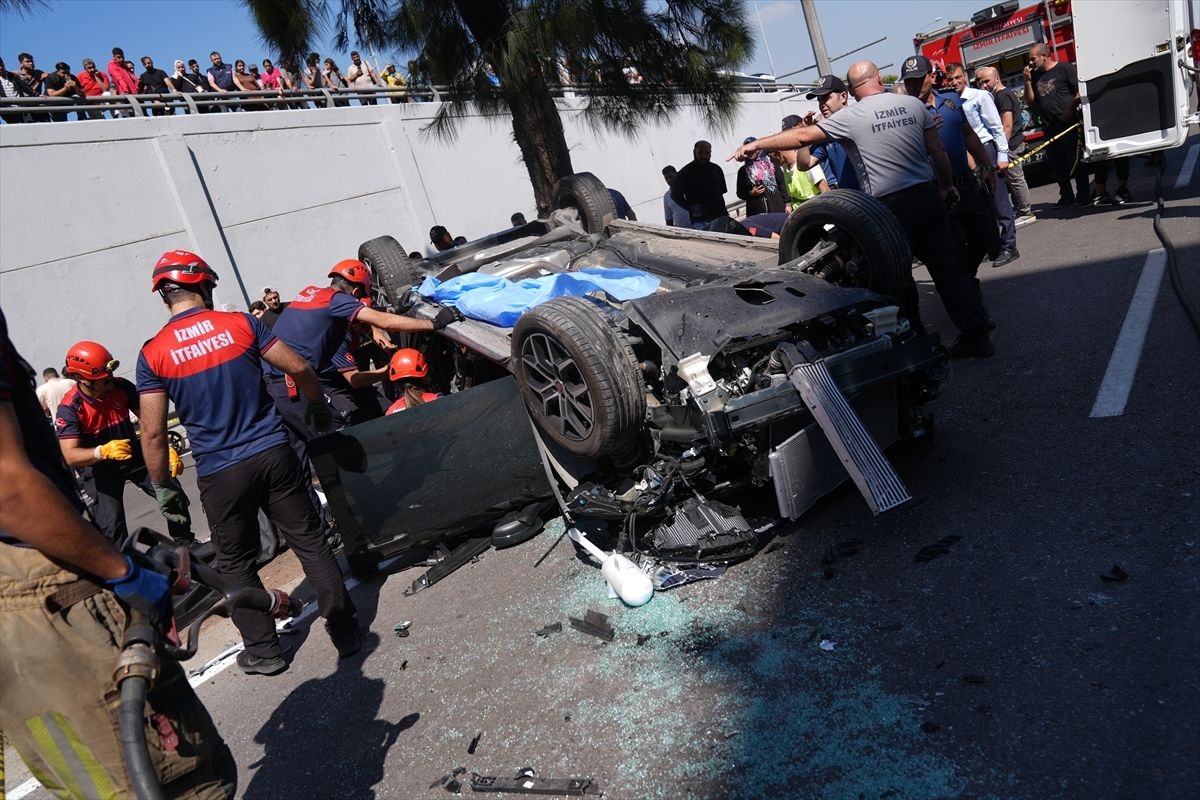 İzmir'de kaza! Otomobil alt geçide düştü: 3 kadın öldü, 2 kadın ağır yaralandı