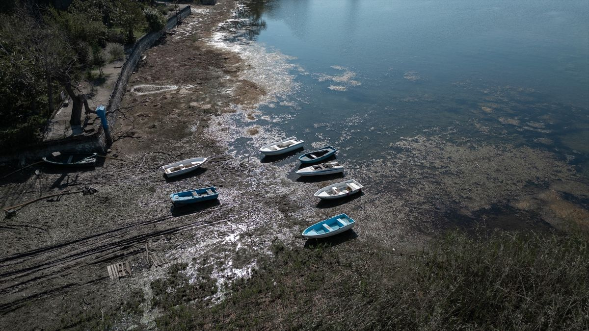 Sapanca Gölü'nde şoke eden görüntü! Su 17 metre çekildi