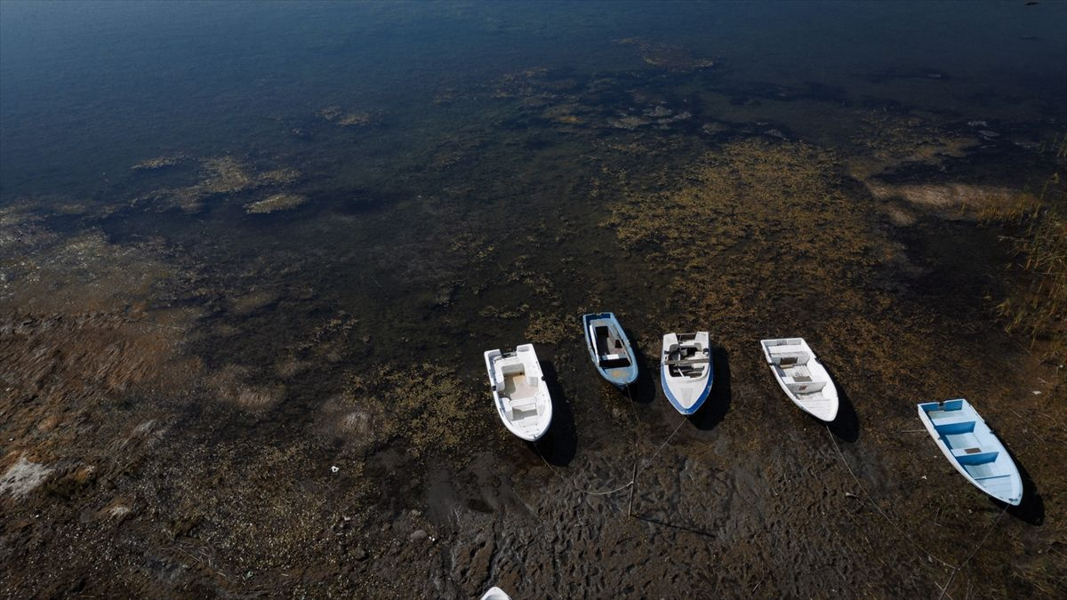 Sapanca Gölü'nde şoke eden görüntü! Su 17 metre çekildi