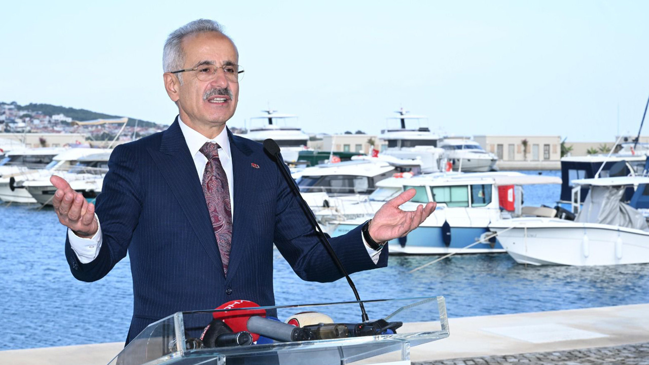 Kuşadası kruvaziyer turizminde zirvede! Bakan Uraloğlu: Kruvaziyer yolcu sayısı 8 ayda 1 milyon 196 bin oldu