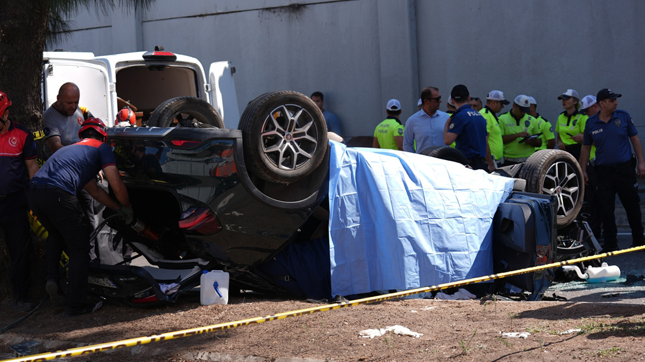 İzmir'de kaza! Otomobil alt geçide düştü: 3 kadın öldü, 2 kadın ağır yaralandı