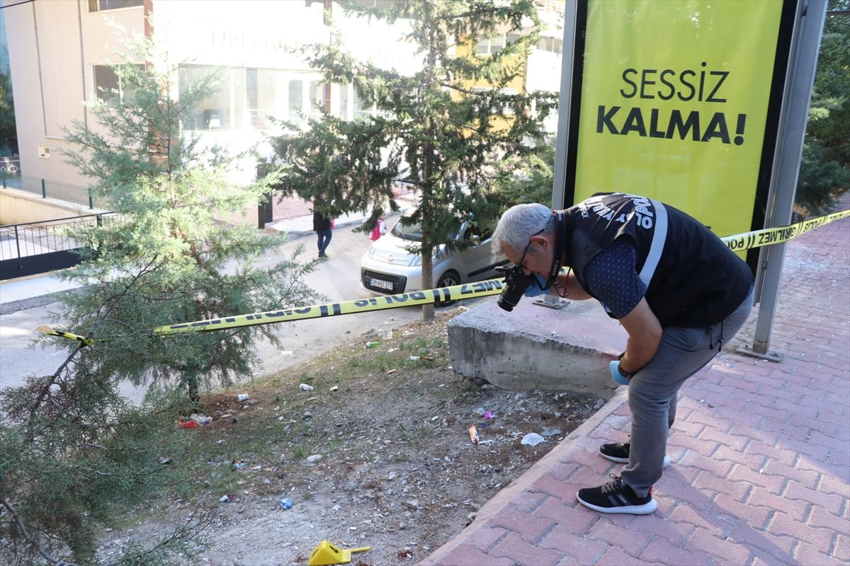 Otobüs durağında dehşet dakikaları! Yolun karşısından...