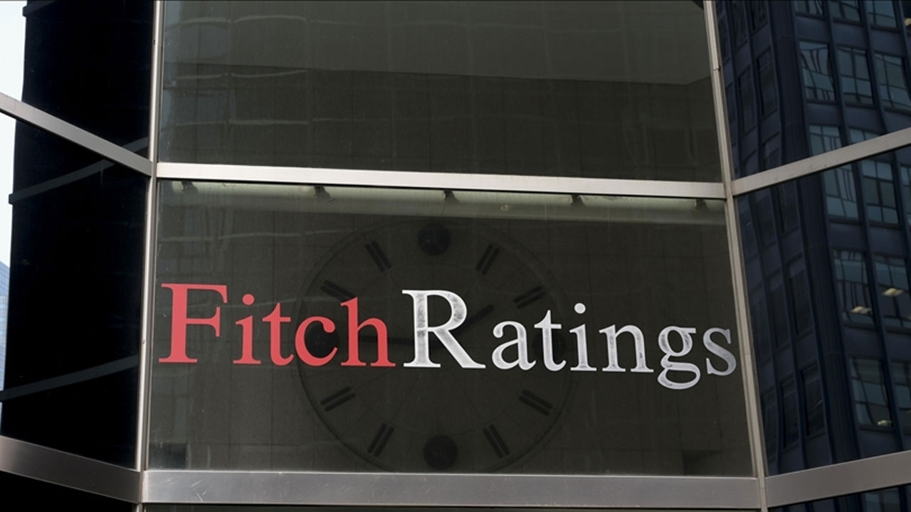 Fitch, 8 büyükşehir belediyesi ve Türkiye Varlık Fonu’nun kredi notunu yükseltti