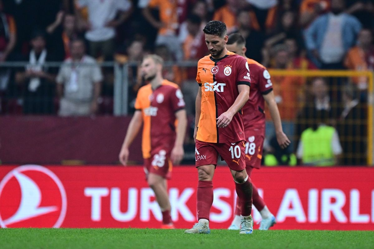 Okan Buruk hakemi bu sözlerle tehdit etti! Galatasaray-Kasımpaşa maçına damga vuran an...