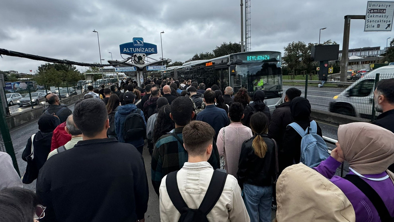 İstanbul'da haftanın ilk iş gününde trafik yoğunluğu yaşanıyor