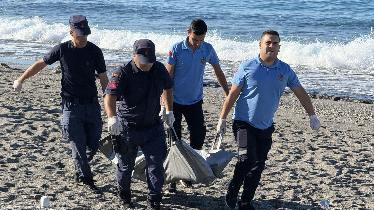 Alanya'da deniz kıyısında erkek cesedi bulundu