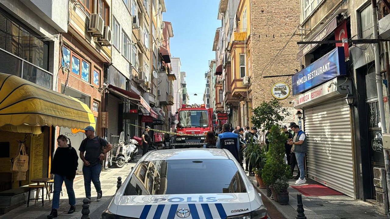 Kadıköy'de bir binada patlama meydana geldi