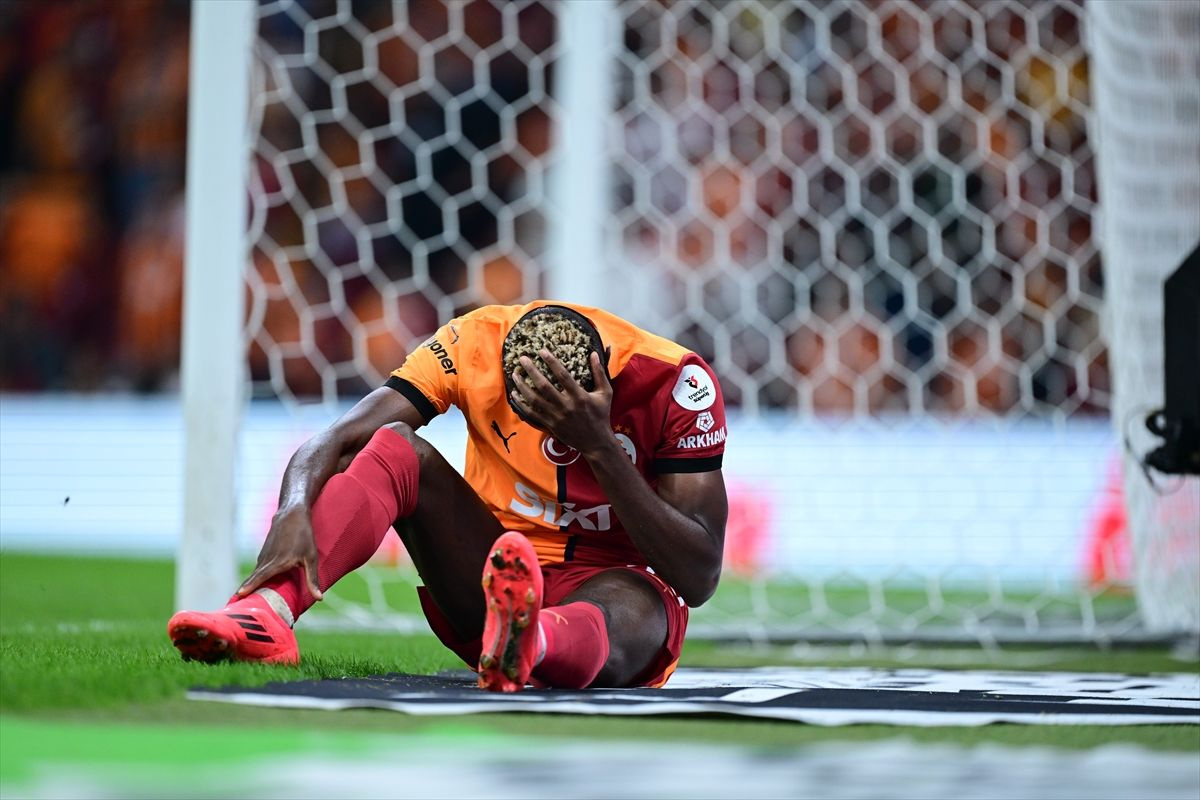 Galatasaray'da Victor Osimhen depremi! 1-2 hafta yok deniyordu, taraftar yıkıldı