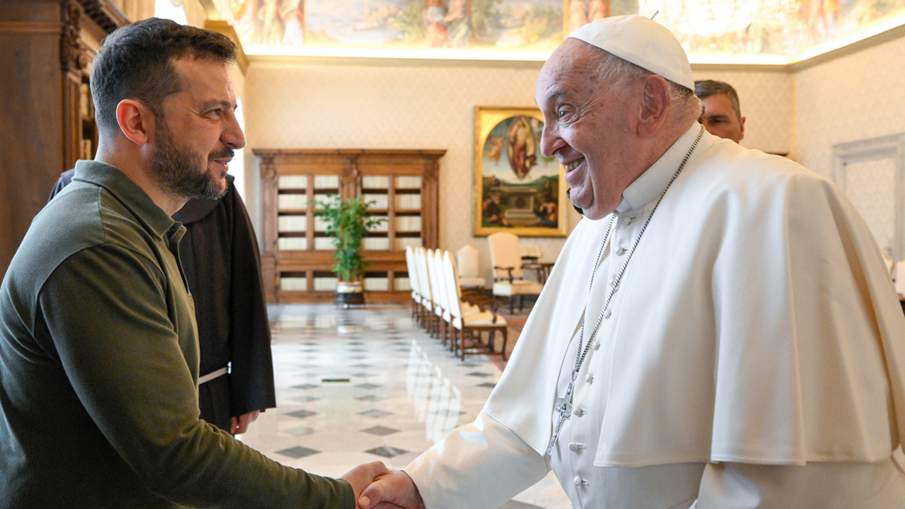 Papa Franciscus, Ukrayna Devlet Başkanı Zelenskiy ile görüştü