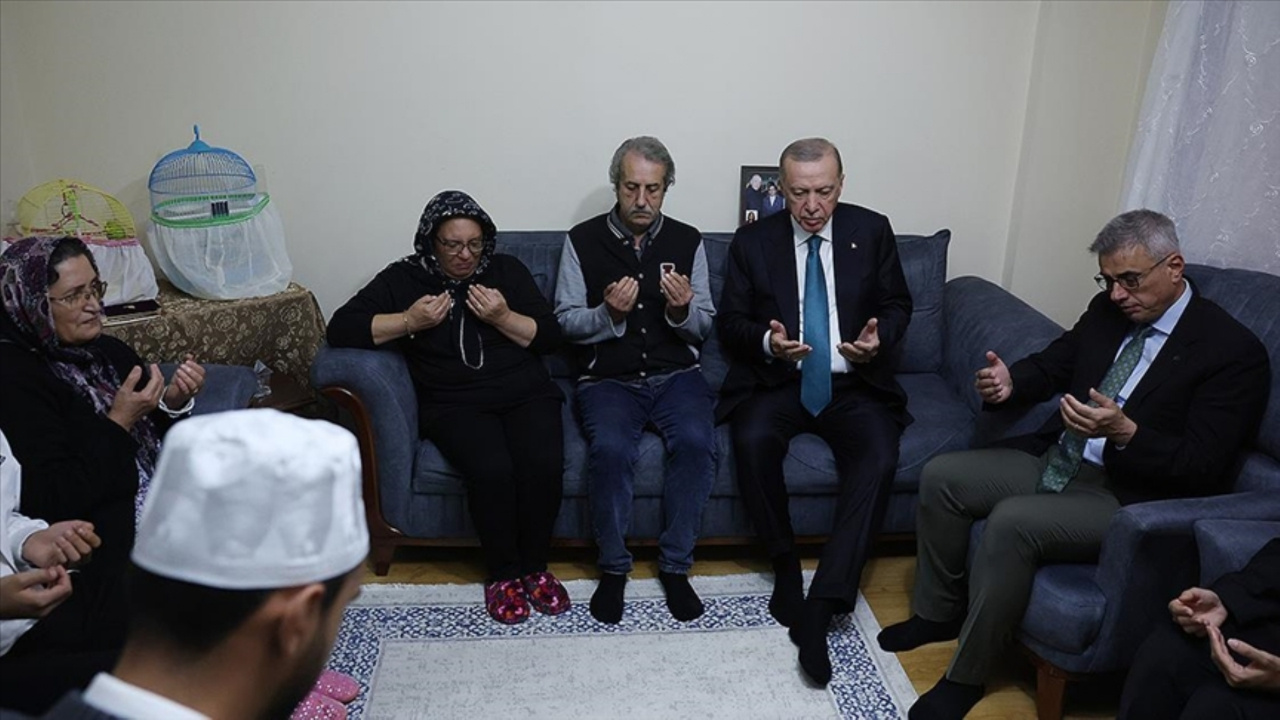 Cumhurbaşkanı Erdoğan'dan Betül Önderoğlu'nun ailesine taziye ziyareti