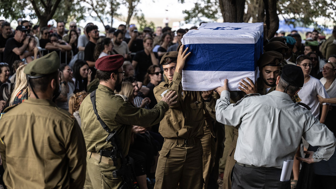 Hizbullah, Lübnan'ın güneyinde 3 İsrail tankını füzeyle vurdu