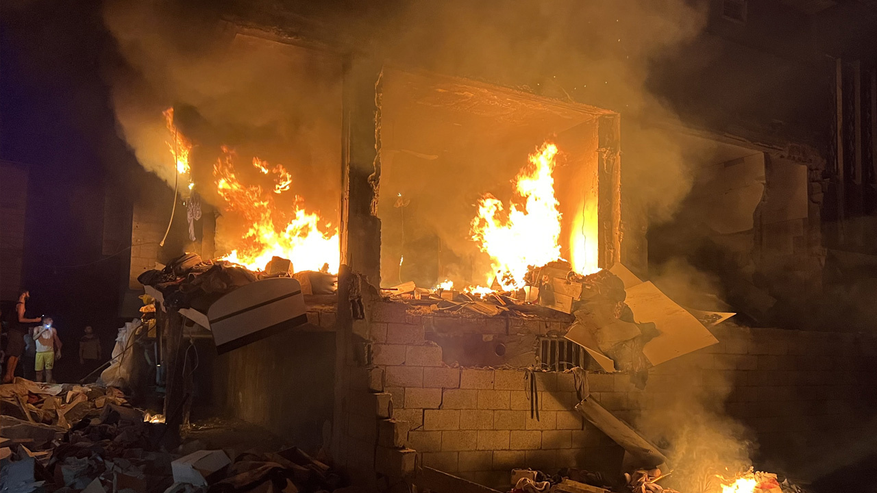 İsrail ordusunun gece boyu Gazze'de düzenlediği saldırılarda 29 Filistinli öldü