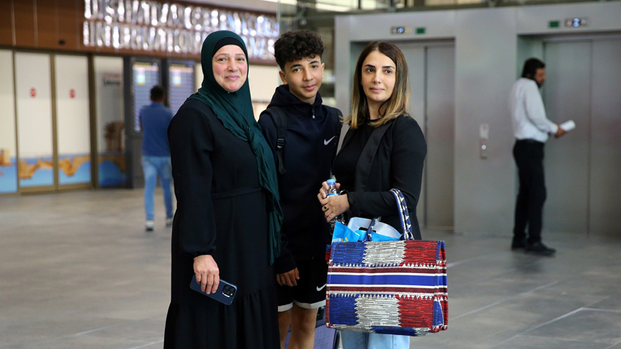 Lübnan'dan ayrılmak isteyen Türk vatandaşları uçakla İstanbul'a geldi