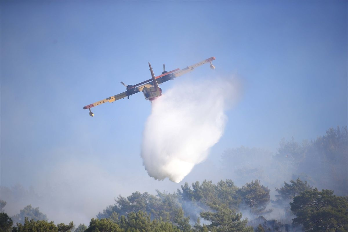 Muğla'daki orman yangınlarında son durum! MSB 5 helikopter görevlendirdi