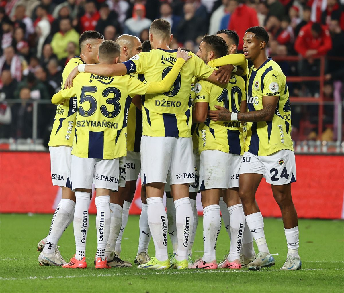 Fenerbahçe-Manchester United maçı ne zaman, saat kaçta, hangi kanalda? Muhtemel 11'ler...