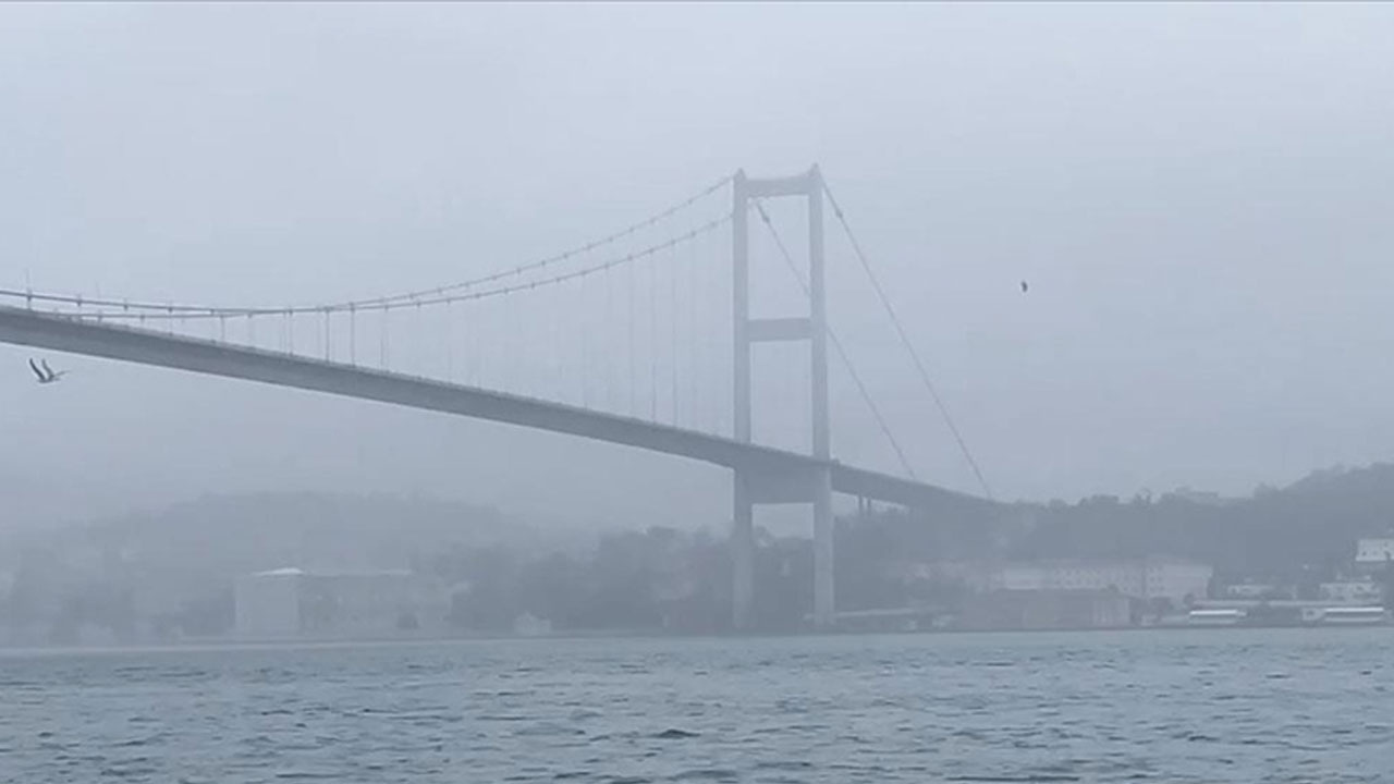 İstanbul Boğazı'nda gemi trafiği askıya alındı, seferler yapılamıyor