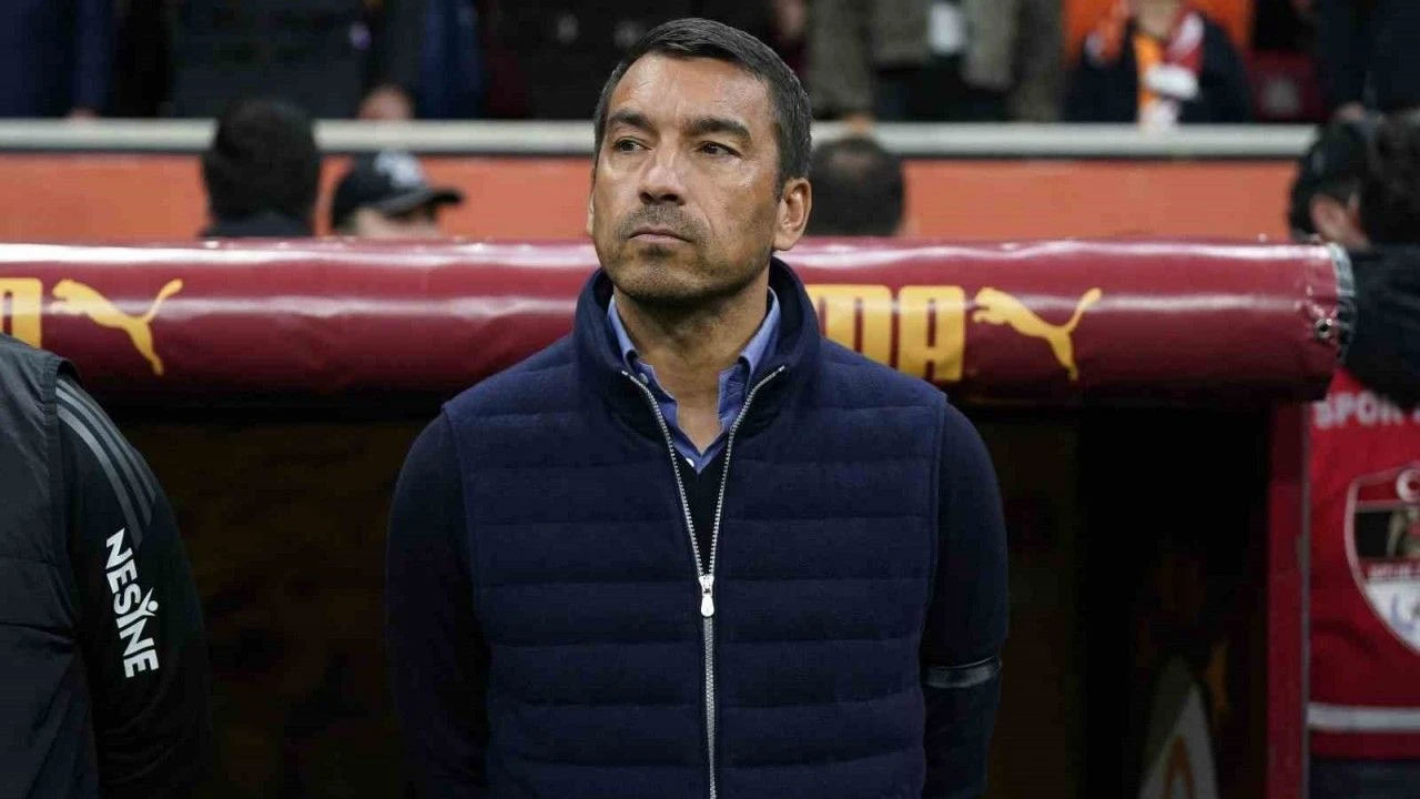 Giovanni van Bronckhorst: Galatasaray neden 9 kişi kalmadı