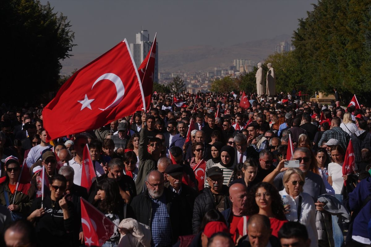 29 Ekim Cumhuriyet Bayramı'nda vatandaşlar Anıtkabir'e akın etti