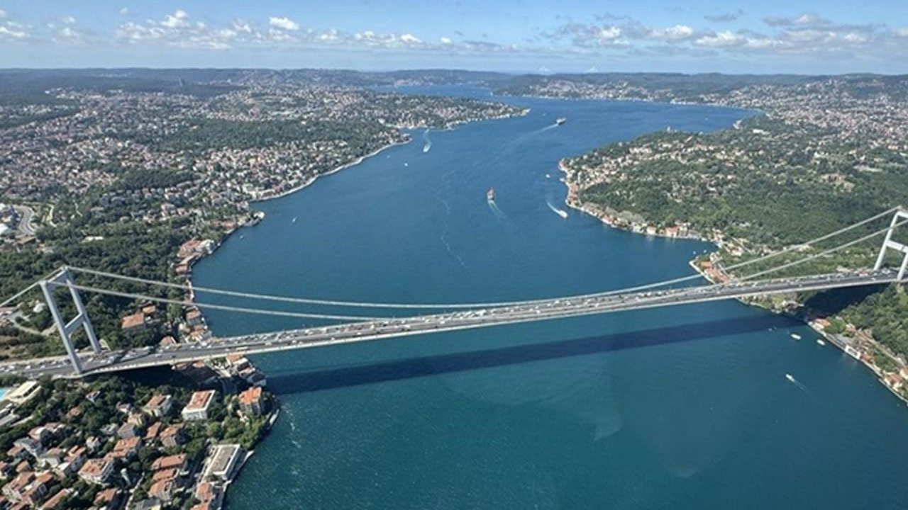 İstanbul Boğazı'nda gemi trafiği çift yönlü askıya alındı