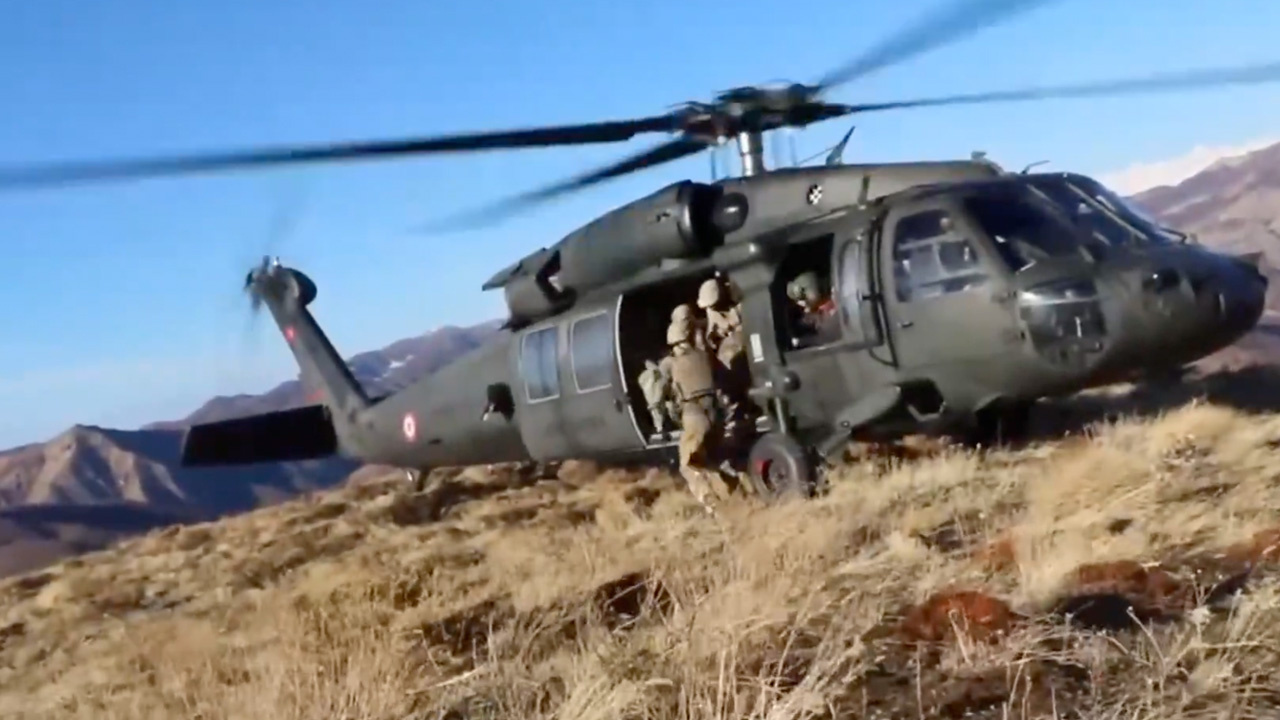 "Gürz-25" operasyonlarında teröristlerin kullandığı 37 mağara, sığınak ve barınma alanı imha edildi