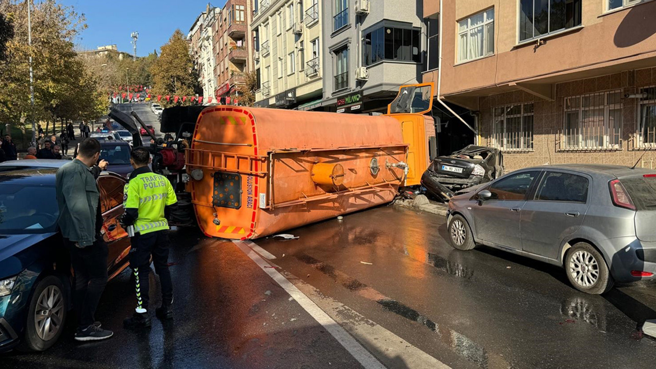 İBB'ye ait yol bakım aracı 8 araca çarptı! Yaralılar var