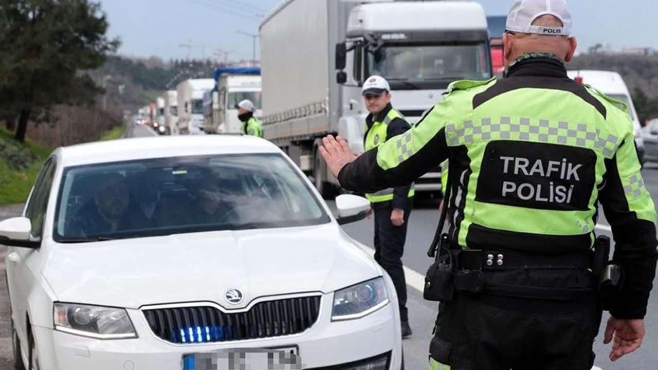 Ruhsatsız silah taşıma ve çakar kullanımında cezalar artırılacak