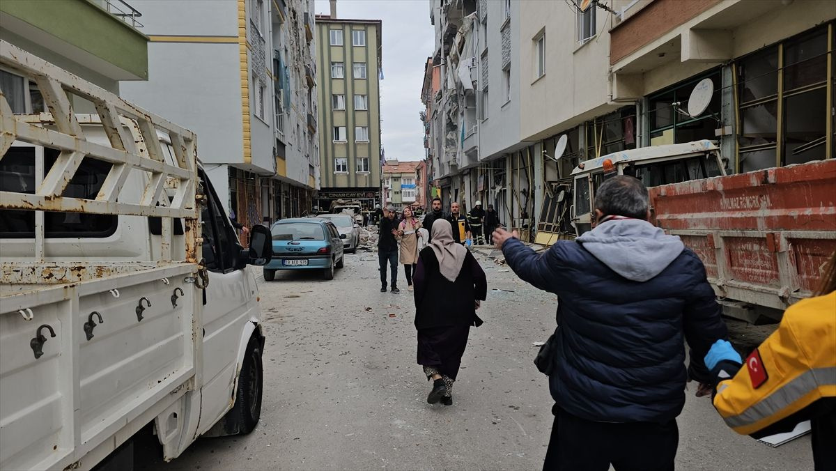 Çorum'da şiddetli patlama oldu sokak savaş alanına döndü 1 ölü çok sayıda yaralı var